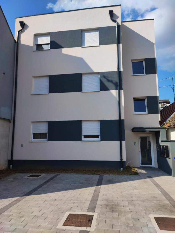 Apartman Plum - Self Check In, Free Parking オシエク エクステリア 写真